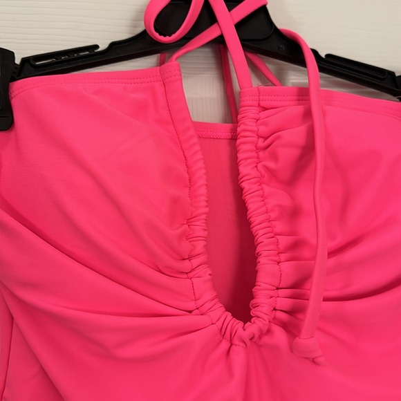 Keyhole Cutout One Piece Swimsuit - Picture 2 of 6